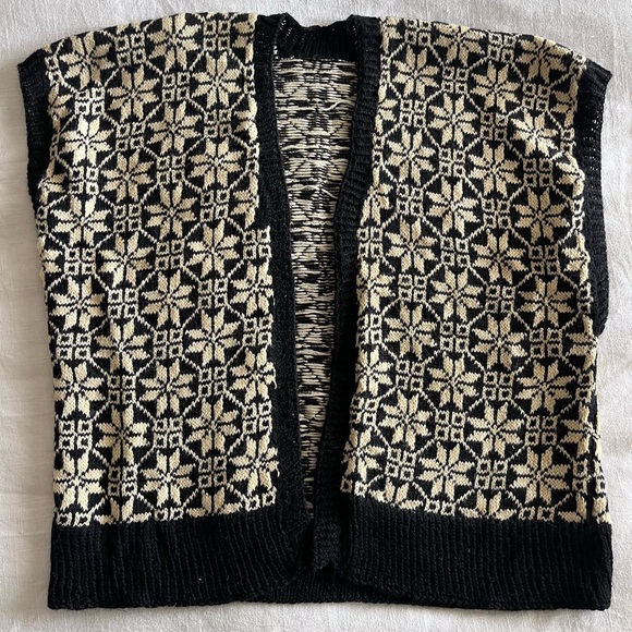 Scandinavian sweater vest - Picture 1 of 4
